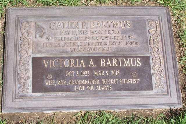 Bartmus Galen 1919-2001 Viktoria 1923-2013 USA Grabstein